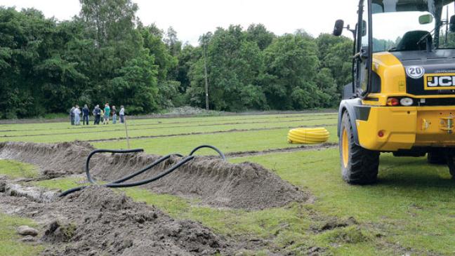 Unterer Sportplatz in Möhlenwarf bekommt Drainagen