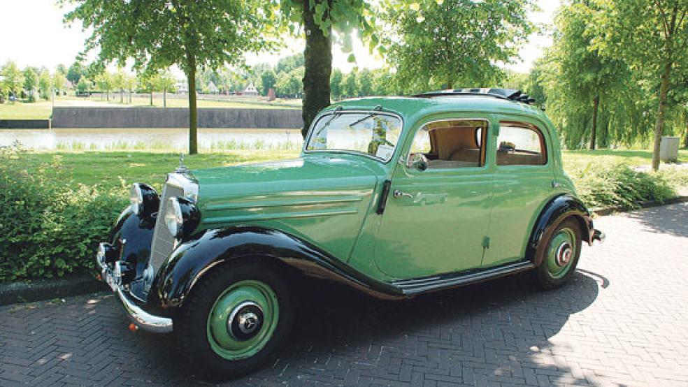 Zeitlose Eleganz im Stil der frühen 50er Jahre präsentiert dieser Mercedes Benz 170 mit Faltschiebedach. © Fotos: Kuper