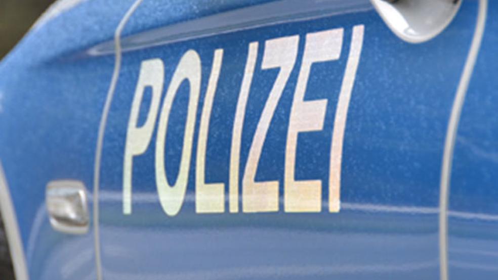 Die Polizei befreite auf einem Parkplatz am Deverweg in Papenburg einen Hund aus einem überhitzten Auto. © Foto: Archiv