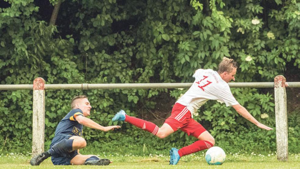 Die Offensive der Jemgumer um Lukas Boomgaarden war von Esens in der ersten Halbzeit nur selten zu stoppen.  © Foto: Bruins