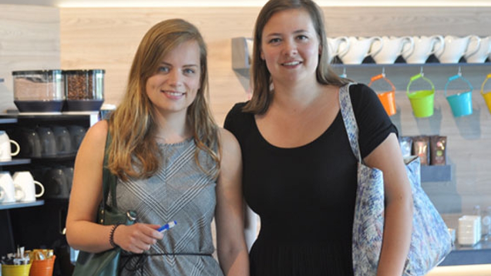 Die Studentinnen Michelle Hartmans und Nadine van Merode (rechts) berichteten von den Erfahrungen ihres Praktikums in Deutschland. © Foto: EDR
