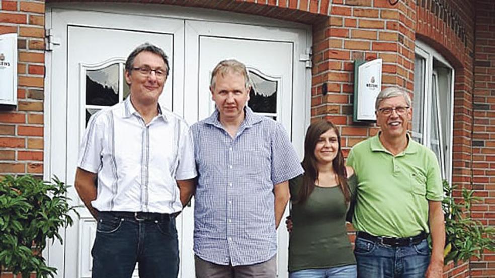 Der neue Vorstand des Elternvereins krebskranker Kinder: (von links) Schriftführer Dr. Frank Simon, Vorsitzender Ralph Gebler, Tomke Klüver (stellvertretende Vorsitzende) und Dieter Seemann (2. stellvertretender Vorsitzender). © Foto: privat