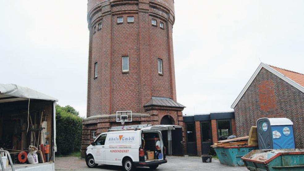 Noch laufen die Restarbeiten auf der »Wasserturm«-Baustelle, bald soll das JZ-Team wieder einziehen.  © Foto: Hoegen