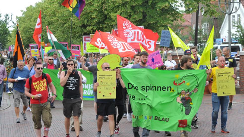 Für Toleranz: Zur Gegendemonstration kamen deutlich mehr Teilnehmer als zur Protestaktion der AfD gegen den geplanten Moscheebau. Es blieb friedlich. © Foto: privat