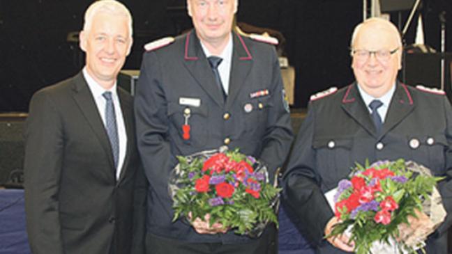 Feuerwehrleute in Feierlaune