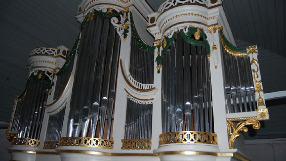 Die Orgel in der Kirche auf Landschaftspolder gehört zu den Zielen der Orgelexkursion. © Foto: Hoegen