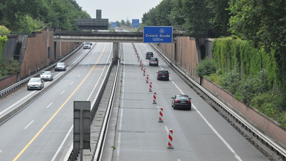 In der nächsten Woche werden Untersuchungen an der Fahrbahn der Autobahn 280 von der Grenze zu den Niederlanden und dem Autobahndreieck Bunde durchgeführt. © Foto: RZ-Archiv