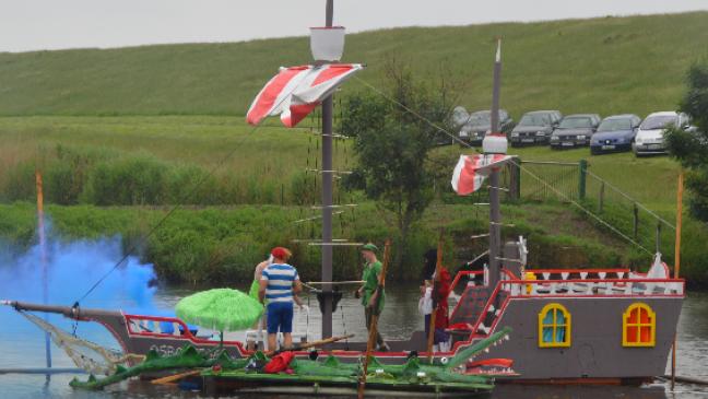 Wer stößt die »Arschgeier« vom Thron?