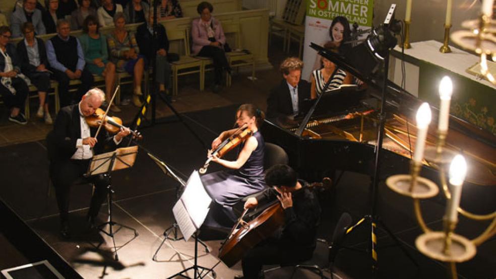 Das Eröffnungskonzert spielten (von links): Wolfgang Schröder (Violine), Ruth Kilius (Viola), Iwan König (Klavier) und Sol Daniel Kim (Violoncello). © Foto: Gleich/ Musikalischer Sommer