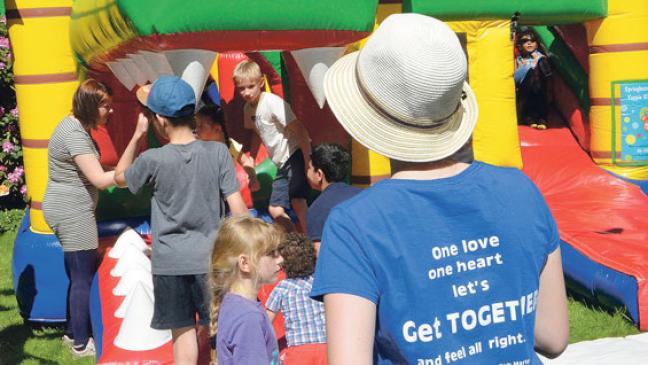 Bunte Feier rund um die Germania