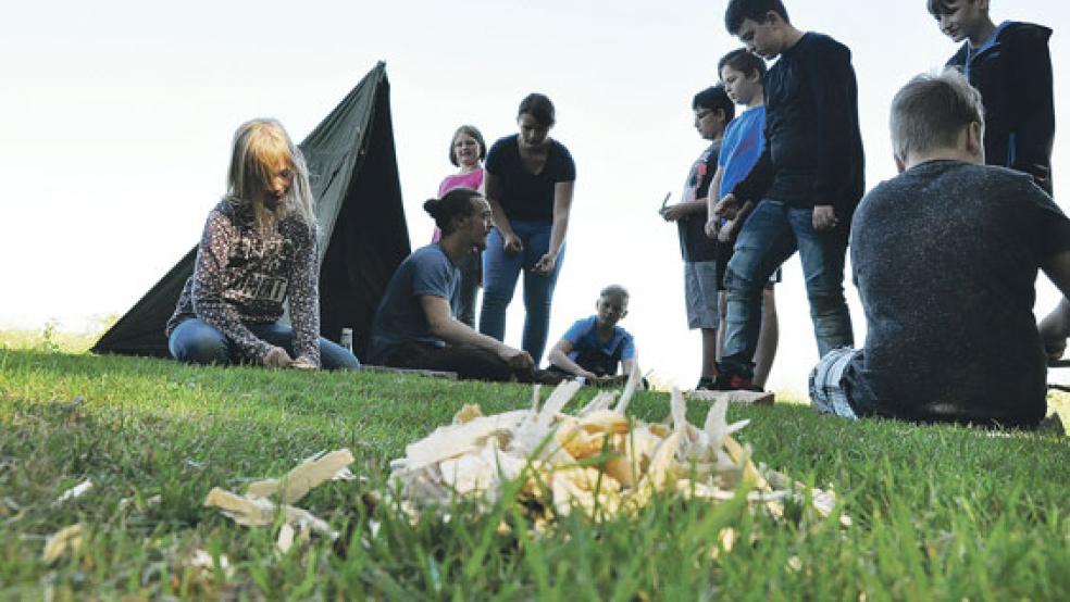 An der Oberschule in Weener absolvierten einige Schüler einen »Survival«-Kurs. © Foto: Boelmann