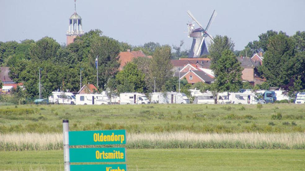 In der Nähe des Wohnmobilstellplatzes am Emsdeich in Ditzum soll der Multifunktionsplatz entstehen. © Foto: Szyska