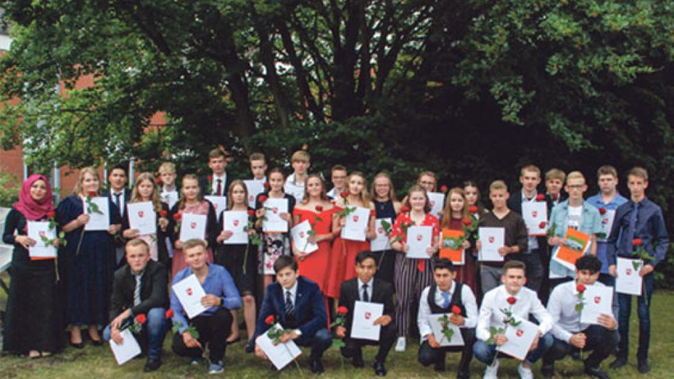 In der Klasse 9a erhielten 27 Schüler ihr Entlassungszeugnis mit dem Niedersachsen-Ross als Wappen. © Fotos: Kuper