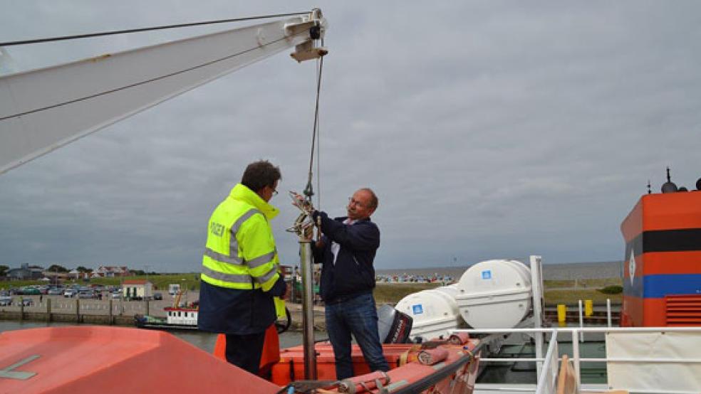 Bei den Fähren wurden unter anderem die Rettungsmittel kontrolliert. © Foto: Wasserschutzpolizei