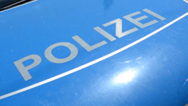 Maskiertes Duo droht mit Messer und Pfefferspray