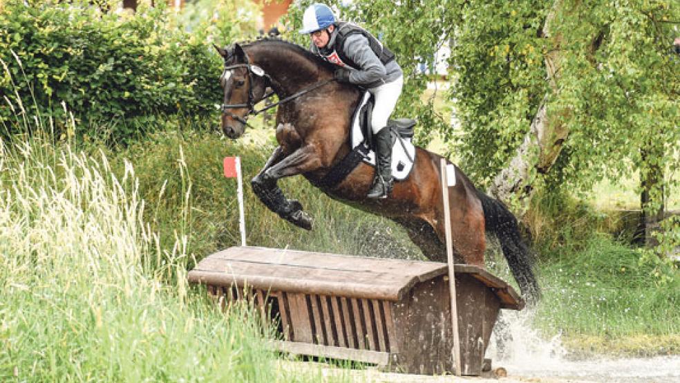 Hinrich Brummer vom Ruf Rheiderland belegte auf seinem Pferd »Don Barnaby« den zehnten Platz. © Foto: Gleich