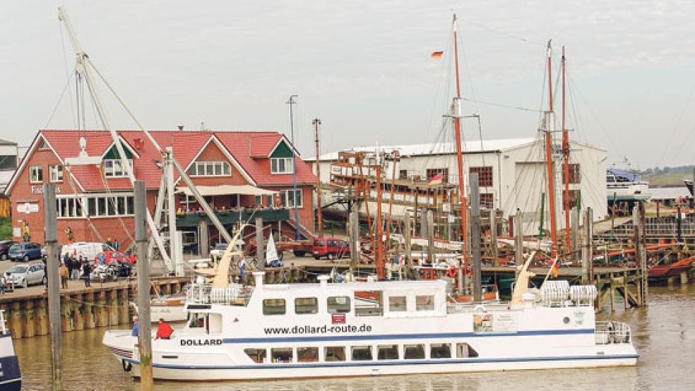 Mit dem Fahrgastschiff »Dollard« werden die Teilnehmer von Delfzijl nach Ditzum gebracht. © Archivfoto: Boelmann