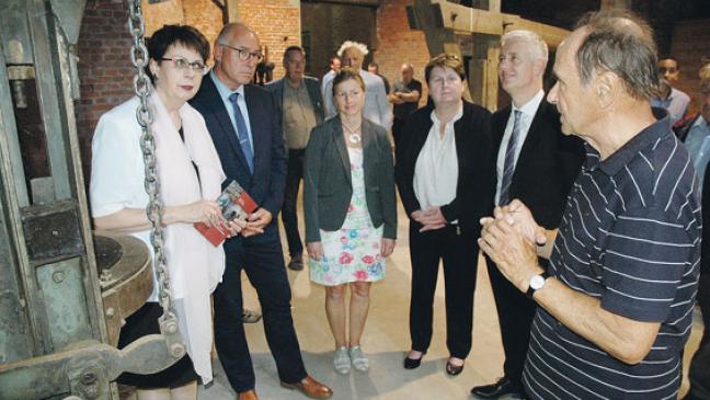 Honé schwärmt von Ziegelei