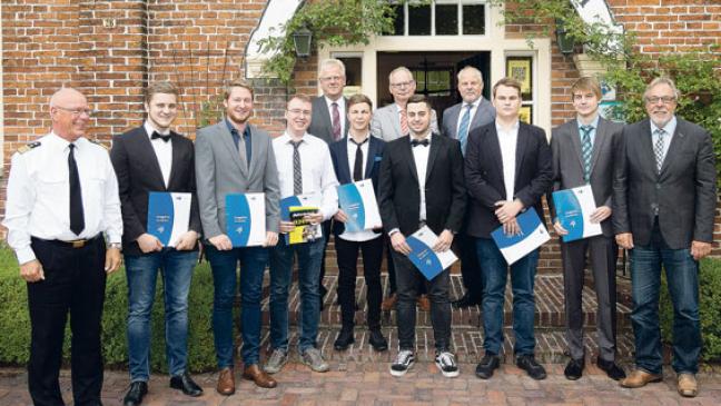 Elektroniker für Geräte und Systeme erhalten Gesellenbriefe