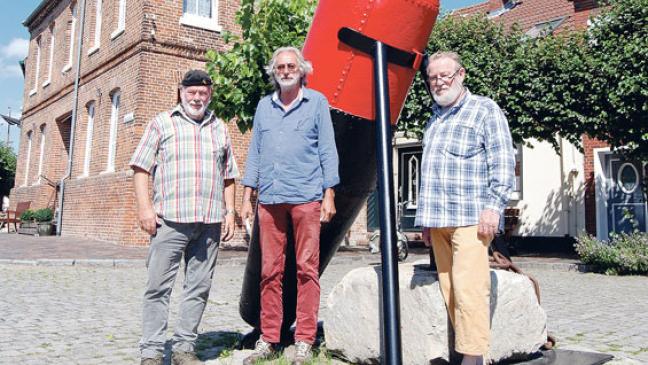 Alte Fahrwassertonne wieder voll im Lack