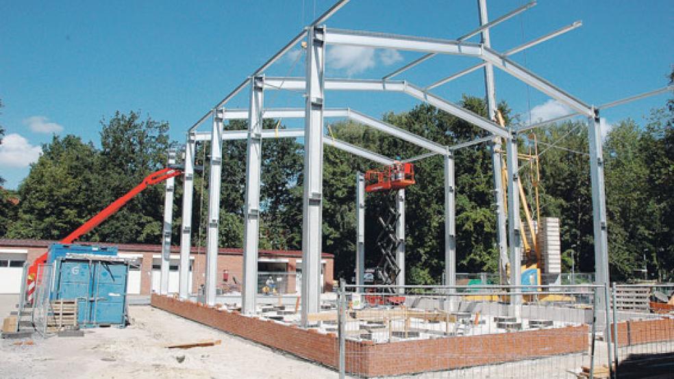 In den Bau der Halle für acht stationäre Aktivkohle-Filterkessel investiert der WVV rund 2,5 Millionen Euro. © Foto: Szyska