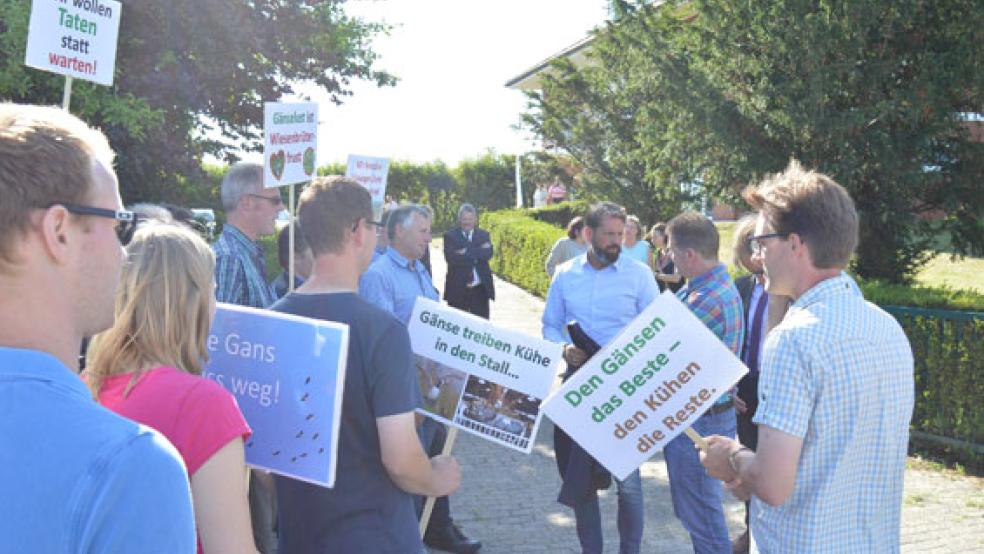Landwirte machten gegenüber Umweltminister Lies ihrem Unmut Luft. © Foto: LHV