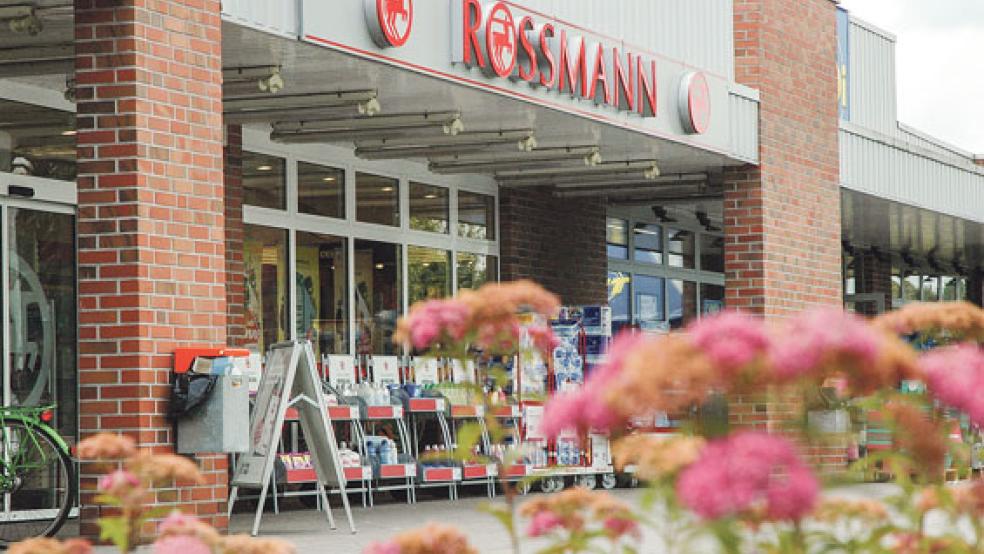 Die Drogeriekette Rossmann ist seit September 2008 mit einer Filiale an der Neuen Feldstraße in Weener ansässig. Mitte 2019 wird der Umzug an die Haagstraße erfolgen. © Foto: Szyska