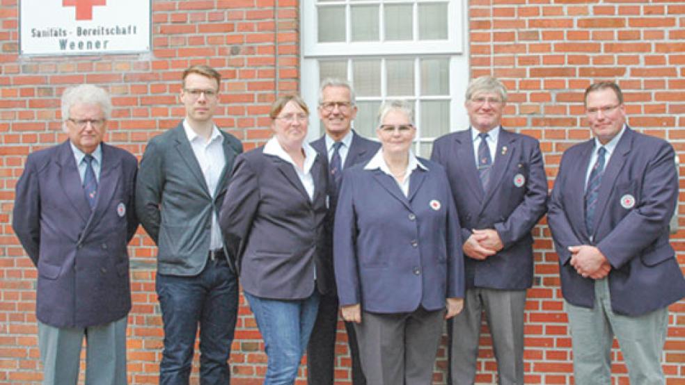 Der neu gewählte Vorstand des DRK-Ortsvereins Rheiderland (im Bild von links): Karl-Heinz Türke (Schatzmeister), Bereitschaftsleiter Max Melzel, Waltraud Kuper (Beisitzerin), 1. Vorsitzender Dr. Dieter Babbel, Hildegard Hinderks (Schriftführerin), Klaus Hartmann (Beisitzer) und Bernhard Spekker (stellvertretender Vorsitzender). © Foto: DRK