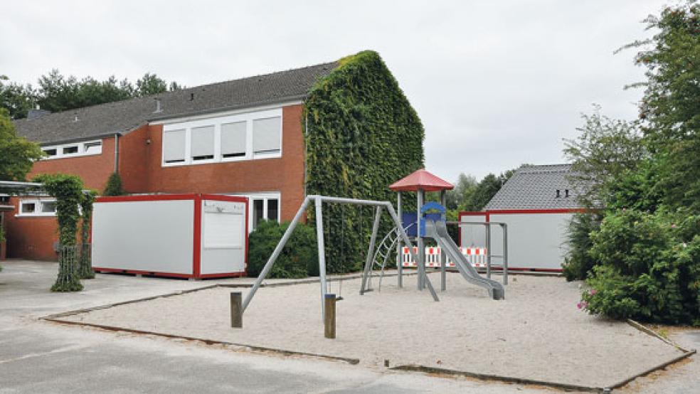 An der Grundschule in Stapelmoor kehrt nach den Sommerferien wieder Normalität ein. Die Erstklässler ziehen aus dem Con­tainer aus und kehren zurück in den renovierten Klassenraum.  © Foto: Boelmann