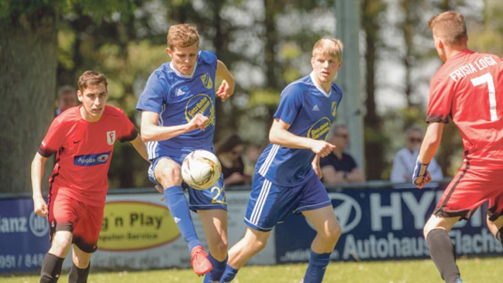 Die beiden »Busemänner« waren auch in der vergangenen Saison eine wichtige Stütze für ihre Mannschaft. Die Brüder Niklas (am Ball) und Steffen zählten zudem zu den Dauerbrennern der Weeneraner. © Archivfoto: Bruins