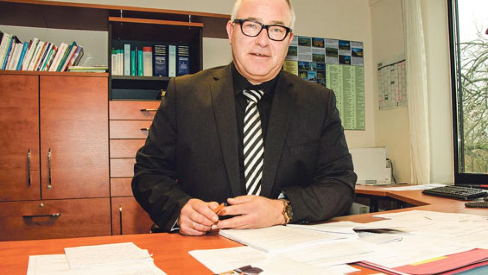 Bürgermeister Hans-Peter Heikens hat die Listen zum Bürgerbegehren erhalten.  © Archivfoto: Hanken