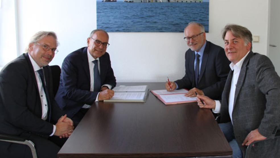 Freuen sich auf die Zusammenarbeit: Professor Dr. Marcus Bentin, Günter Illig, Professor Dr. Gerhard Kreutz und Reimar Schlögl.  © Foto: privat