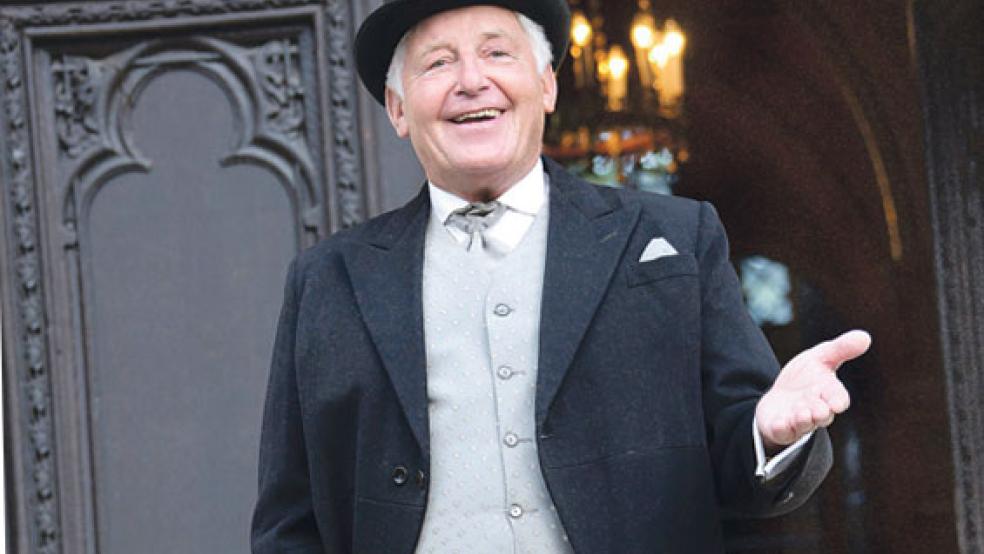 Der Graf lässt bitten. Carl Georg von Wedel lädt zu einer Führung durch die Evenburg ein. © Foto: privat