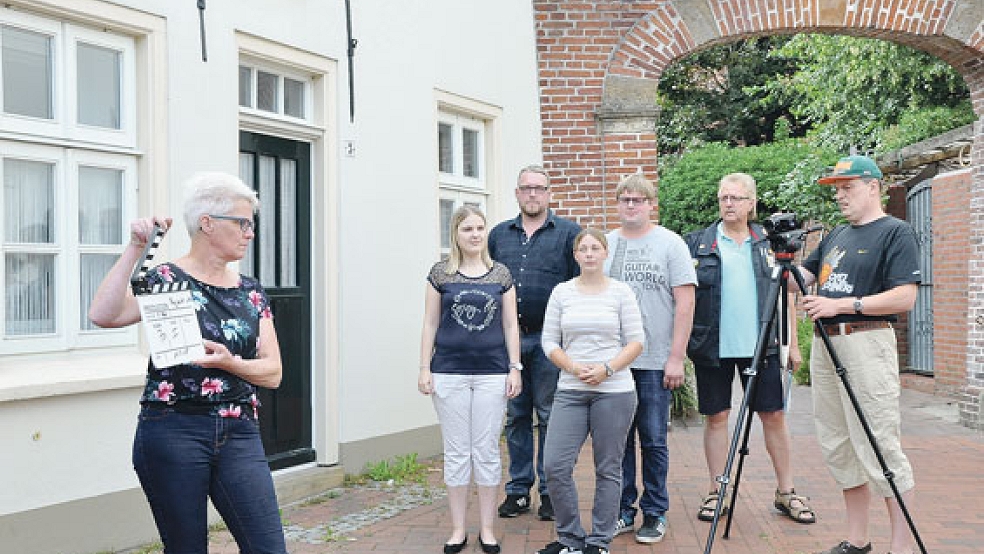 Es geht wieder los: Erste Szenen für den neuen Film der Rheiderländer Filmfreunde wurden in der Innenstadt von Weener gedreht. © Fotos: Boelmann