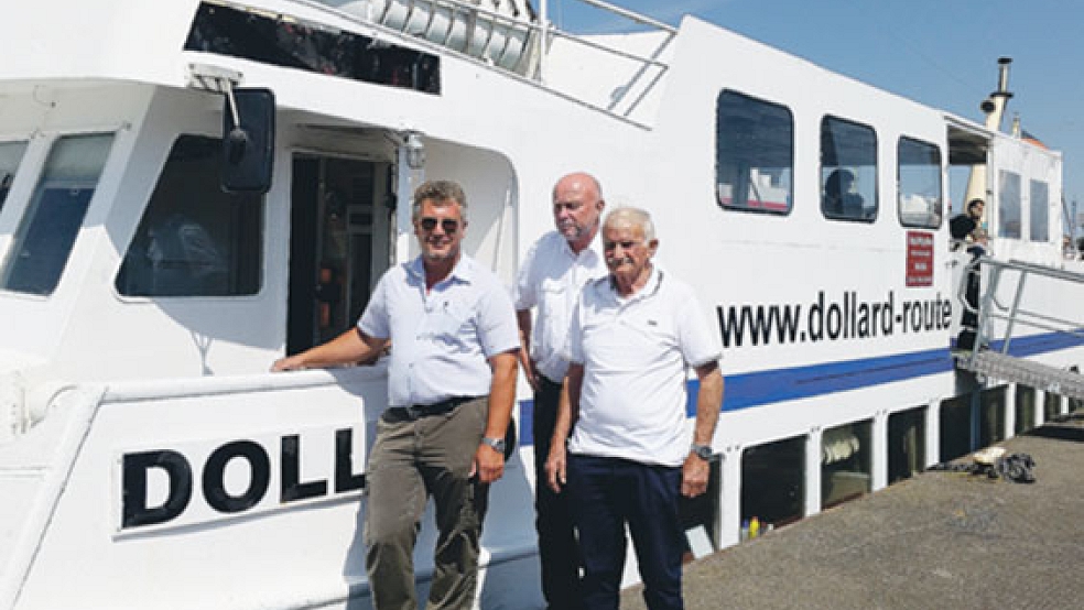 Sind mit dem Fahrgastschiff unterwegs (von links): Christian Schacht, Holger Freimuth und Erich vom Hagen. Es fehlt Karl-Heinz Kruse.  © Foto: Reederei