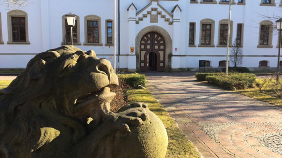 Ein Koch wehrte sich gegen eine Verurteilung des Amtsgerichts Wittmund, das ihn wegen unerlaubter Abgabe von Drogen in zwei Fällen eine Geldstrafe von 1800 Euro auferlegt hat. Vor dem Landgericht Aurich zog er seine Berufung aber dann zurück.  © Foto: RZ-Archiv