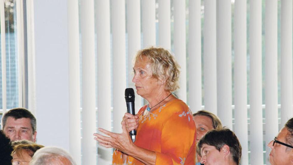 Gretel Bluhm-Janssen, Initiatorin und Ehrenvorsitzende der Hospiz-Initiative in Leer, beteiligte sich ebenfalls an der Diskussion. © Foto: Kuper