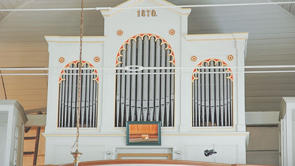 Auch die Orgel in Oldendorp wird bei der Exkursion genauer unter die Lupe genommen. © Foto: Organeum