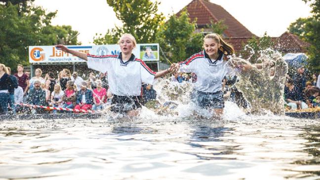 Möhlenwarf: Kein Wassermangel beim Spiel ohne Grenzen