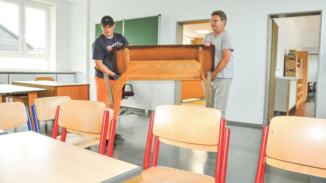 Tische zurück in die Klassenräume