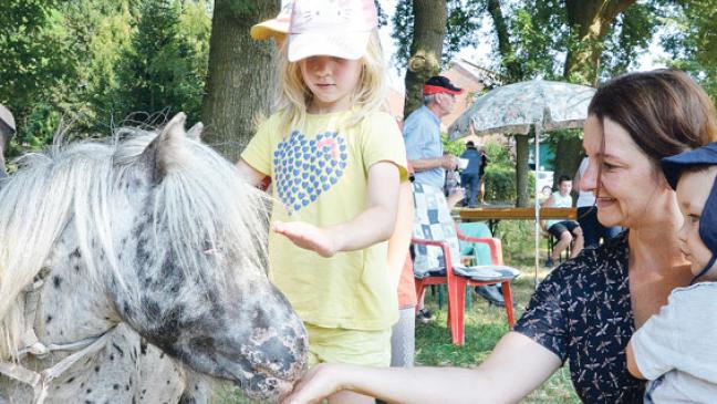 Kinderfest-Besucher auf dem Hof Abbas trotzen der Hitze