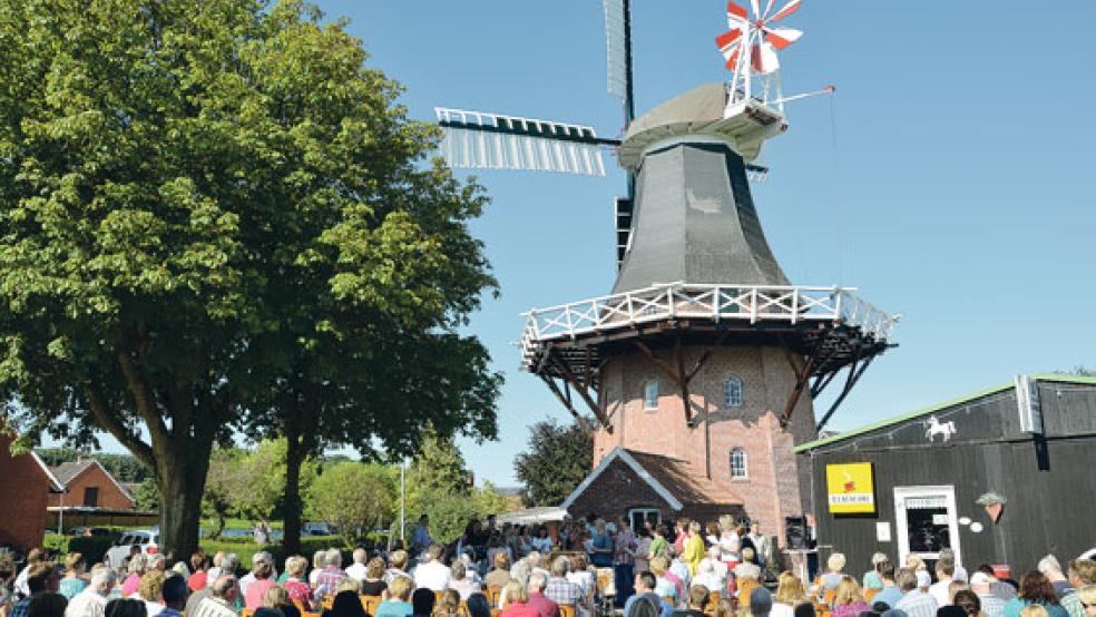 Nach dem Mühlengottesdienst lädt die Müllerfamilie Wichers zum Verweilen bei der Mühle bei Kaffee, Tee und Kuchen und zum anschließenden Mittagessen ein.  © Foto: RZ-Archiv