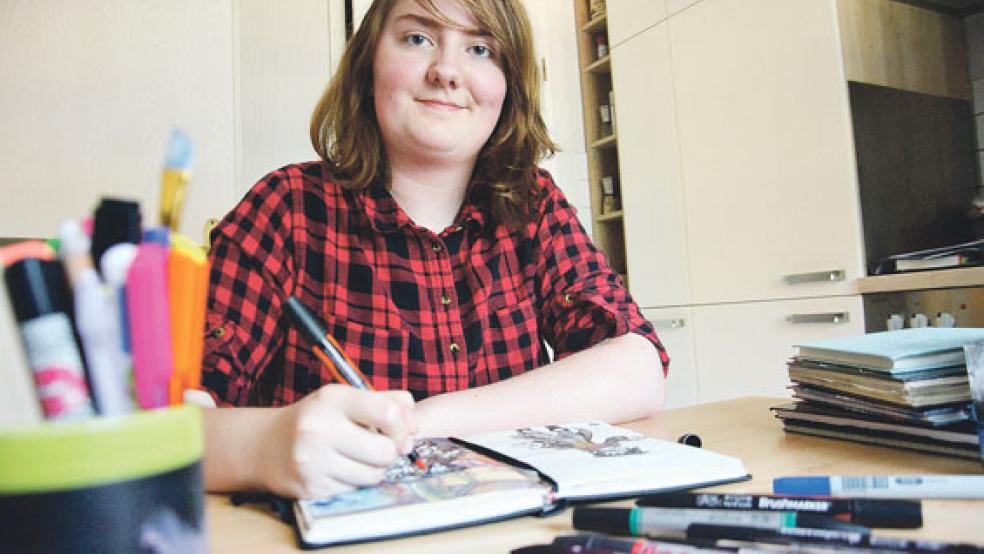Wenn Maren sich an ein neues Kunstwerk macht, kann das auch mal mehrere Stunden in Anspruch nehmen. An Comics (kleines Bild) arbeitet sie oft mehrere Tage.  © Fotos: Muising