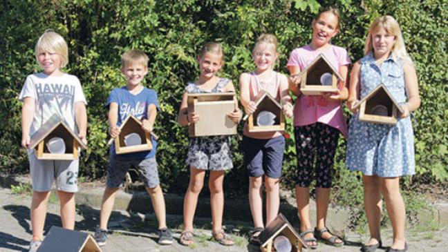 Ferienkinder basteln neue Heime für Wildvögel