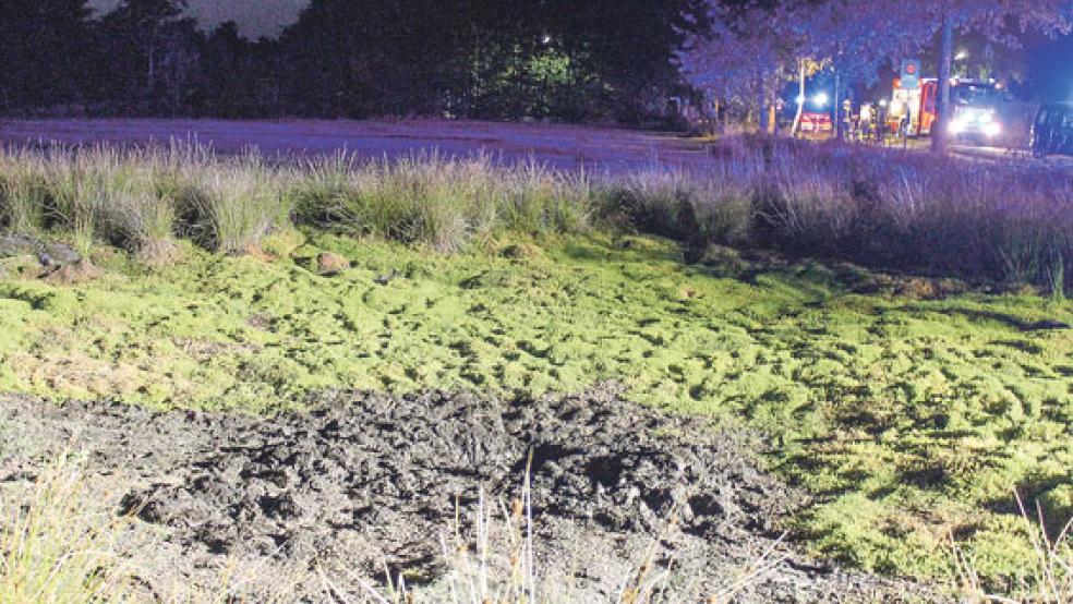 Ein glückliches Ende nahm eine Rettungsaktion in Kirchdorf: Ein zehnjährige Junge war in diesem Morast eingesunken und wurde von der Feuerwehr befreit. © Foto: Goldenstein/Feuerwehr