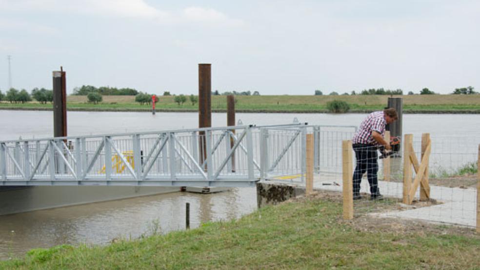 Am Anleger in Weener laufen auch heute noch Arbeiten. Der Probetrieb startet erst am 25. August. © Foto: Hanken