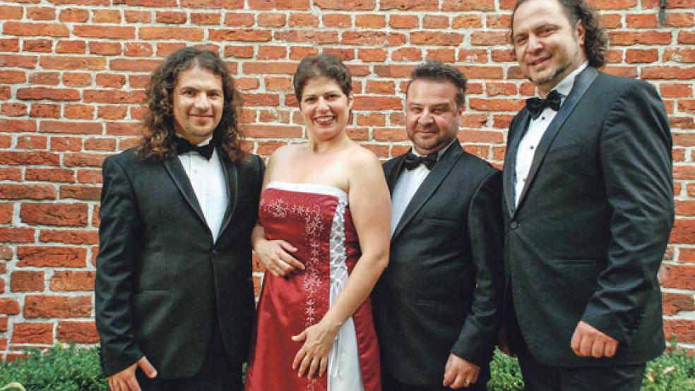 Etwa 65 Gäste lauschten am Mittwochabend in der Kirche in Ditzum dem Ensemble »Sacralissimo«. Andrey Anguelov (electric piano), Stanislava Marcheva (Mezzosopran), Yuri Nikolov (Tenor) und Dilian Kushev (Bariton und Ensemble-Chef) begeisterten das Publikum. © Fotos: Kuper