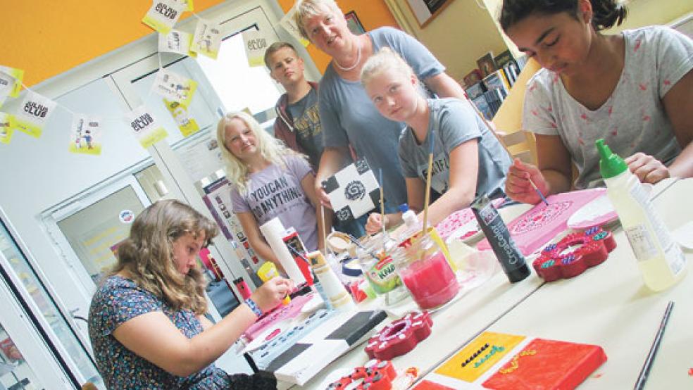 In den Ferien wurde beim Julius-Club gebastelt, gezeichnet und vor allem viel gelesen. © Foto: Stadtbücherei Weener