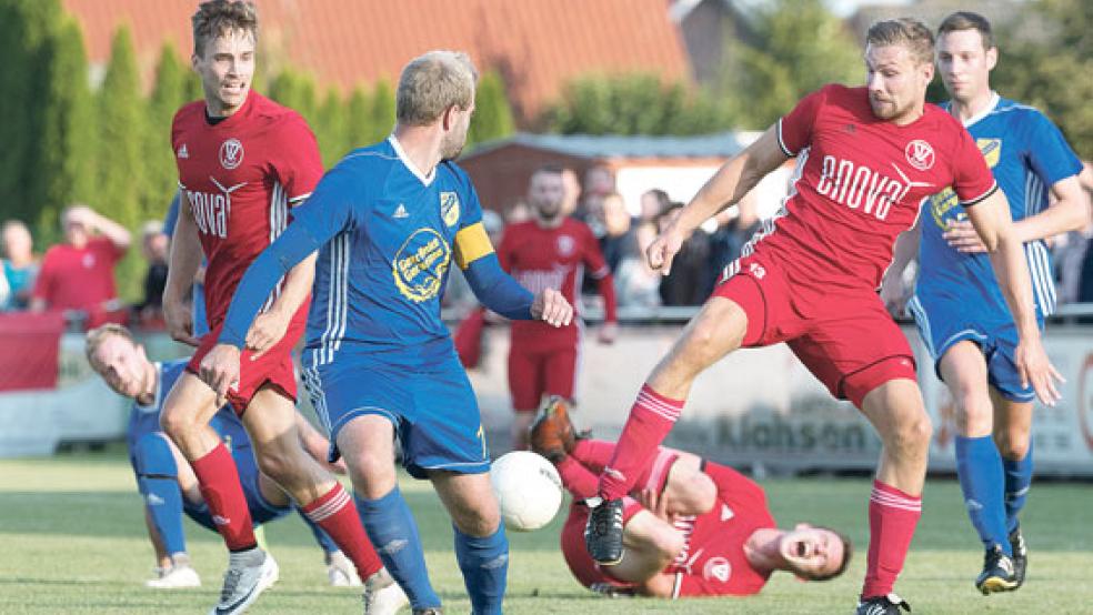 Das Derby entwickelte sich zu einer kampfbetonten Partie.  © Foto: Bruins