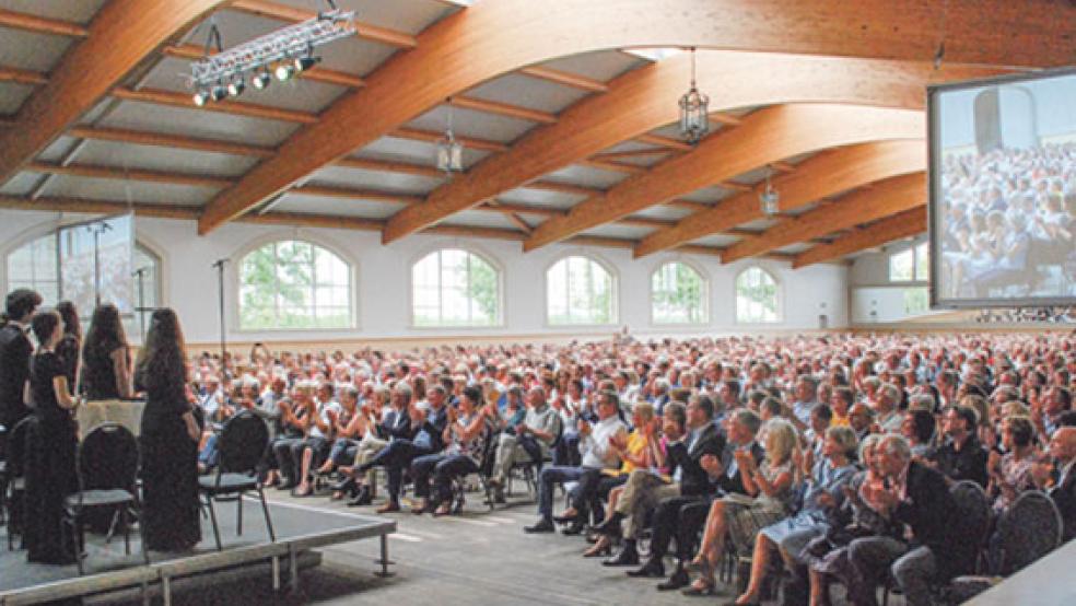 Die Reithalle des Polderhofs in Bunderhee als größter »Konzertsaal« Ostfrieslands ist ein idealer Ort für das große Finale der »Gezeitenkonzerte«. © Fotos: Kuper